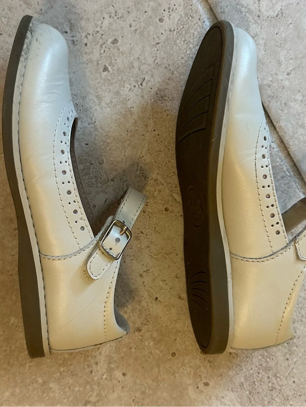 Footmates 11.5 medium color: bone/ cream